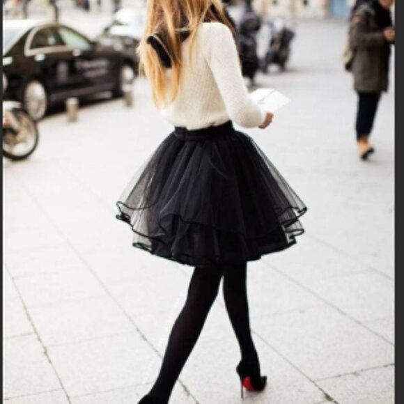 Feeling Generous: Reasonable offers welcome on my curated wardrobe! - Picture 7 of 11